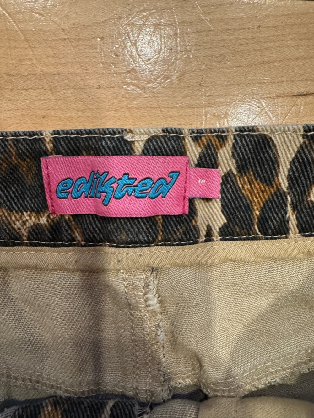 Edikted Leopard Print Jeans size small - Picture 5 of 5